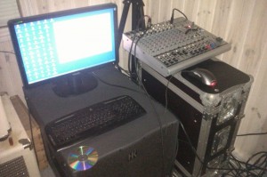 PC og Behringer mixer brugt til optagelserne