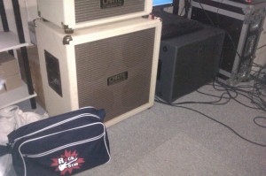 Crate kabinet, og rockstar taske